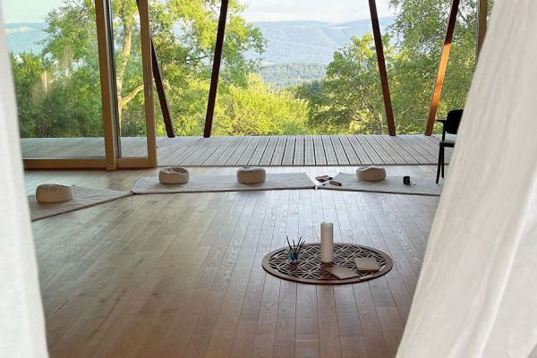 jeune-geneve-se-reposer-jeunant-guerir-microbiote-intermittent-nutrition-sonotherapie-diete-alimentation-jeuner-mediation-yoga-sejours-bains-sonores-spa-etude-chuv-randonnee