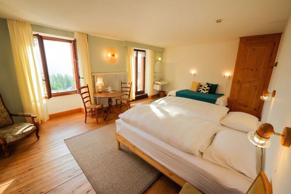 jeune-geneve-se-reposer-jeunant-guerir-microbiote-intermittent-nutrition-sonotherapie-diete-alimentation-jeuner-mediation-yoga-sejours-bains-sonores-spa-etude-chuv-randonnee